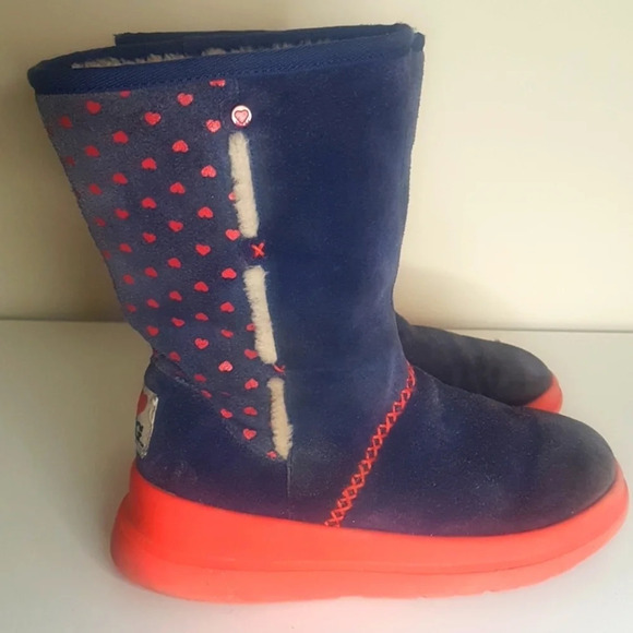 UGG I  ❤ UGG girls heart boots SZ 5 - Picture 1 of 10